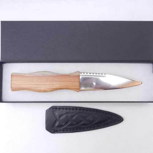 Sgian Dubh in Scottish Laburnum with African Blackwood