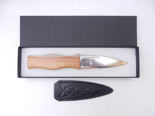 Sgian Dubh in Scottish Laburnum with African Blackwood