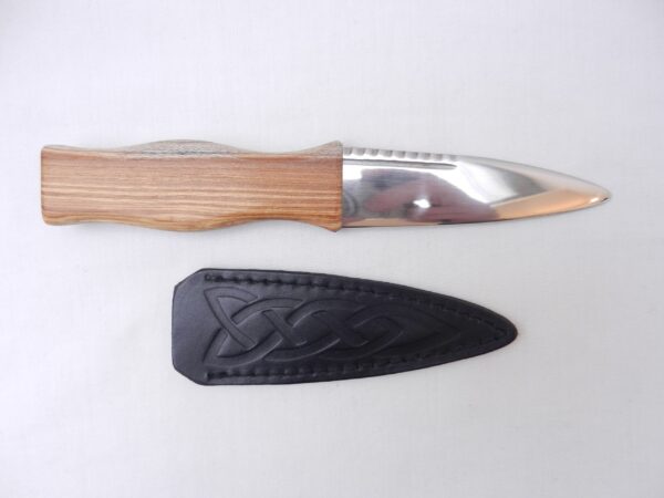 Sgian Dubh in Scottish Laburnum with African Blackwood