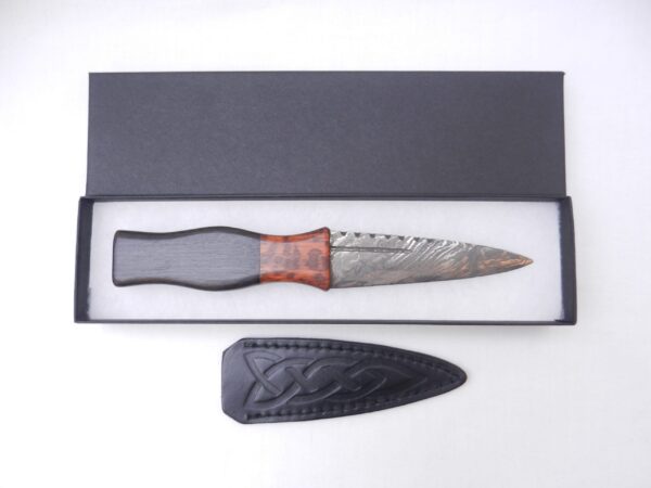 Sgian Dubh in African Blackwood and Surinese Snakewood with Damascus blade