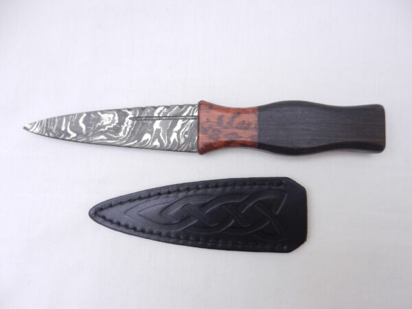 Sgian Dubh in African Blackwood and Surinese Snakewood with Damascus blade