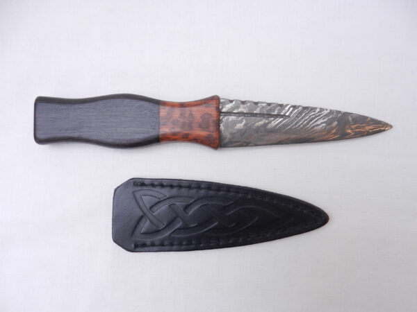 Sgian Dubh in African Blackwood and Surinese Snakewood with Damascus blade