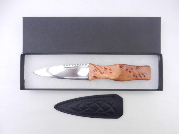 Burr Wych Elm Sgian Dubh: Scottish Highland Dress Knife