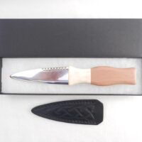 Scottish Walnut Sgian Dubh: Red Deer Antler Kilt Knife with Hawthorn