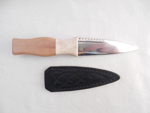 Scottish Walnut Sgian Dubh: Red Deer Antler Kilt Knife with Hawthorn