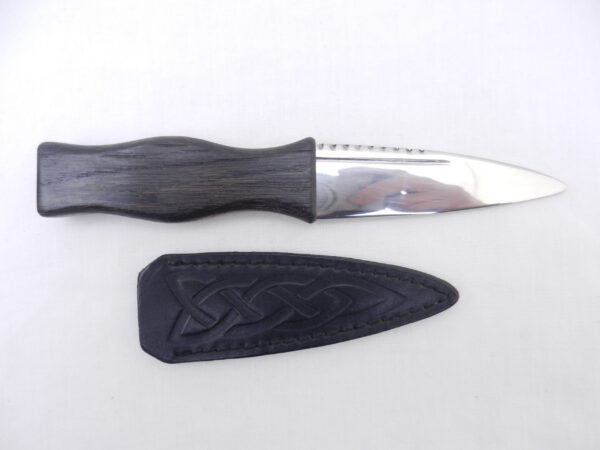 DSCN2930 Scottish Bog Oak and Oak Sgian Dubh