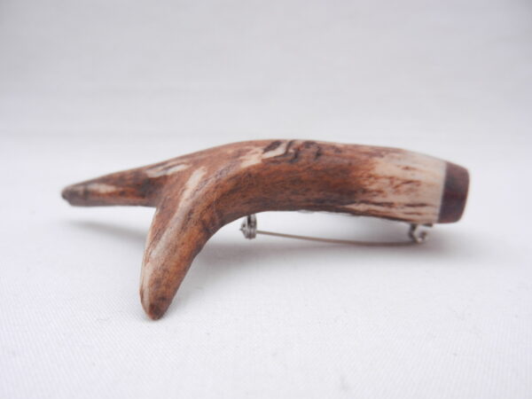 DSCN3090 Scottish Roe Buck Antler Kilt Pin with Surinese Snakewood