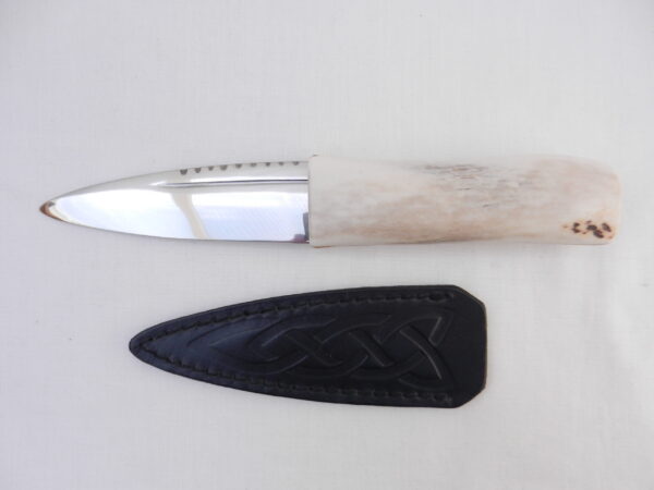 DSCN3148 Natural Sgian Dubh in Scottish Red Deer Antler with Wych Elm centre