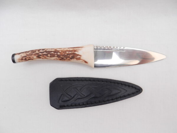 DSCN3471 Natural Sgian Dubh in Scottish Red Deer Stag Antler and Bog Oak