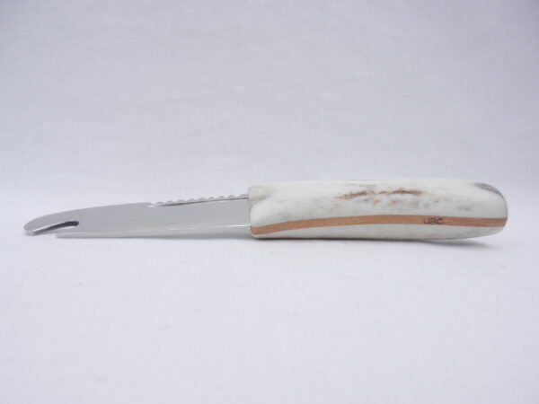 DSCN3581 Natural Sgian Brew in Red Deer Stag Antler with Wych Elm centre