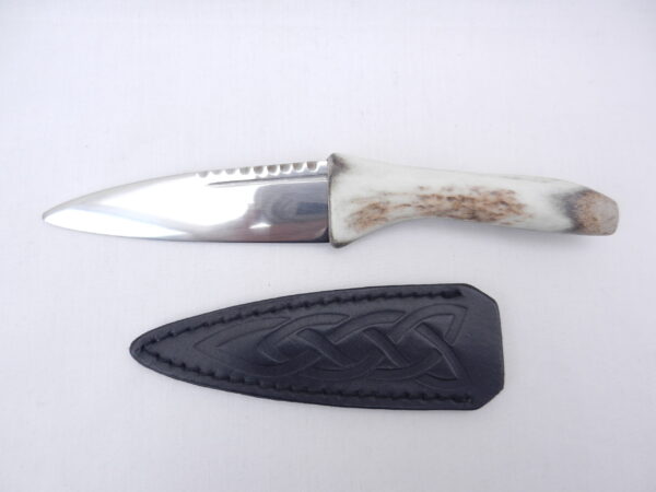 DSCN3623 Natural Sgian Dubh in Scottish Red Deer Antler with Wych Elm centre