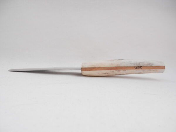 DSCN4119 Natural Sgian Dubh in Scottish Red Deer Antler with Wych Elm centre